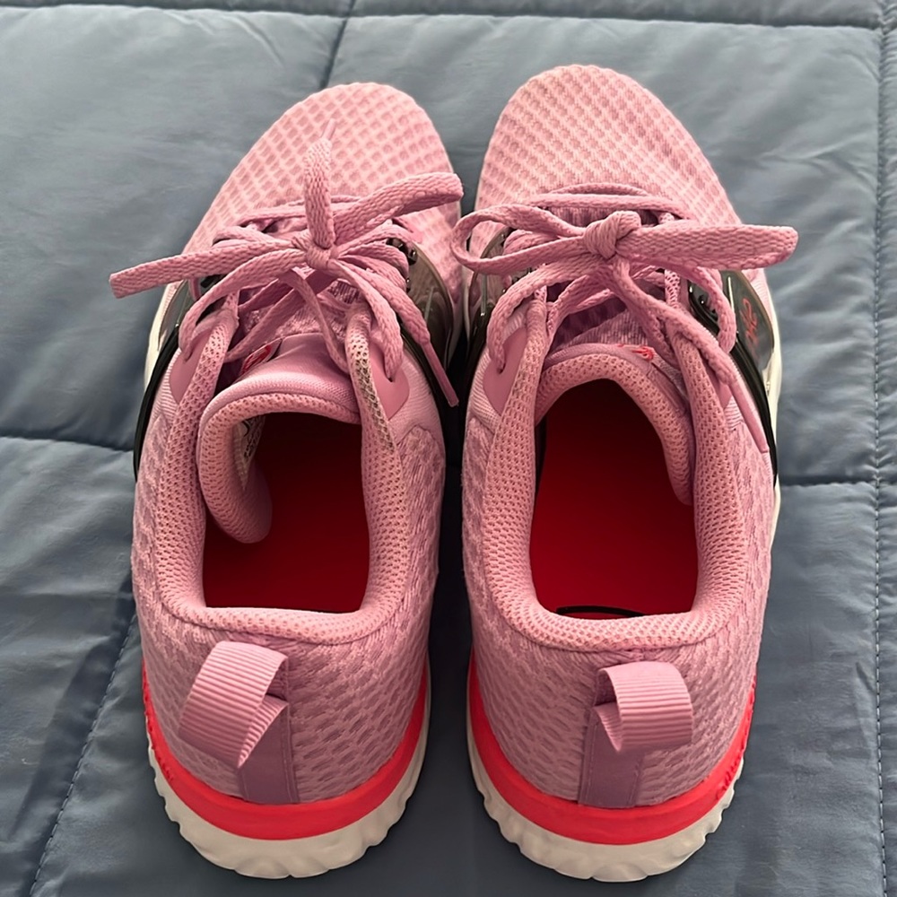 Women’s pre-owned Nike Sneakers